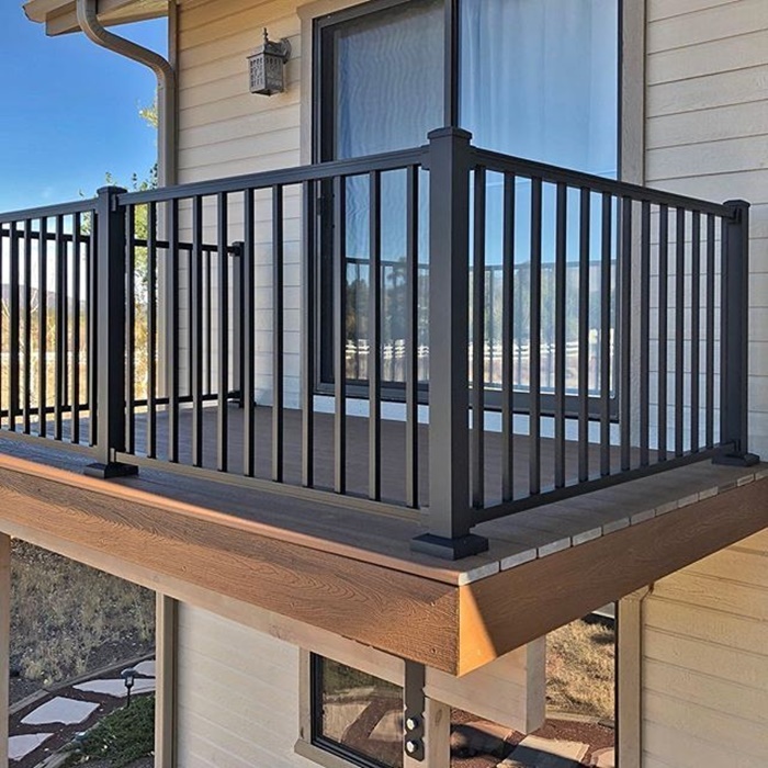 Перила на балкон (35 фото): деревянные ограждения на лоджию из металла, дерева - идеальные решения для безопасности и стиля
