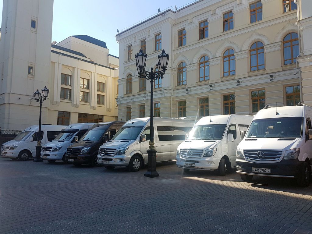 Пассажирские перевозки, аренда микроавтобуса в Минске по низкой цене [свой  автопарк]. Три причины обратиться к нам: репутация, годы безупречной  работы, опытные водители. БелАвтоМар - www.белавтомар.бел - лидер в РБ.