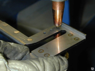 Точечная сварка листового металла конструкционная сталь 3,0+3,0 мм 