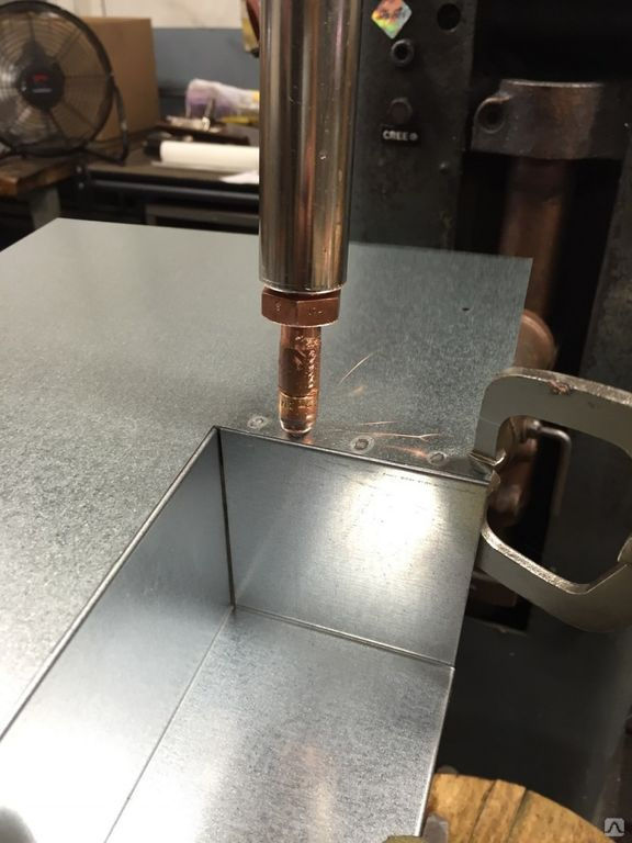 Точечная сварка листового металла нержавеющая сталь 2,0+2,0 мм