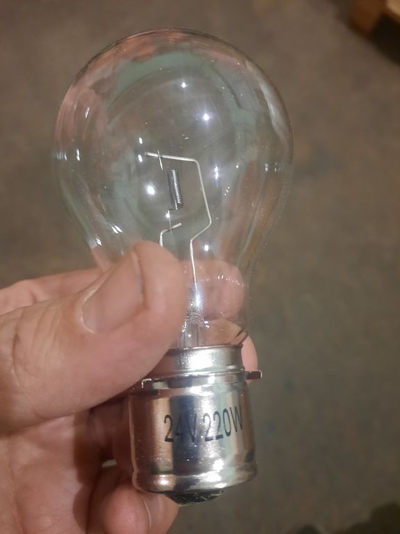 Лампа накаливания прожекторная 24-220Вт P28S/24